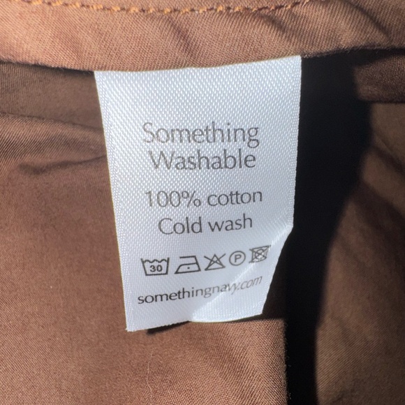 Something Navy brand Brown ruffled Sleeve top. EUC. Size M. - Picture 5 of 5